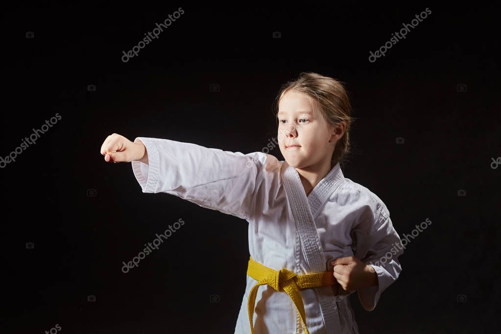 Bambini che si allenano a Kids Kung Fu con l’insegnante